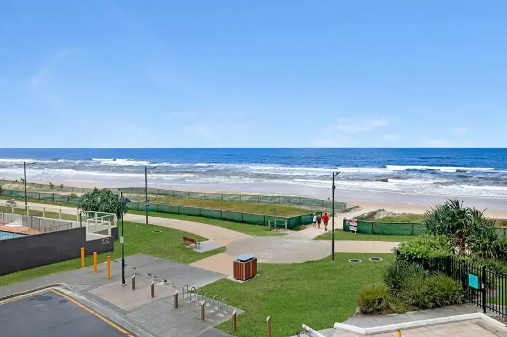 Surfers Paradise 2침실 Absolute Beachfront Fully Renovated North East Facing Apartment - Berkeley on the Beach