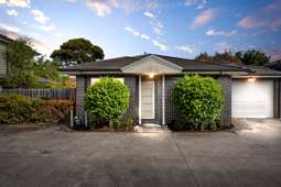 2/27 Neville Street, Keilor East