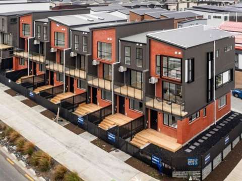 Flat Bush 3房  Modern Living & Great Value! 3 Beds + 3 Bath!
