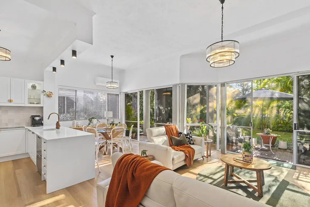 Currumbin Waters 2房  Ground Floor Gem - Renovated & Ready in Creekside Botanical Park!
