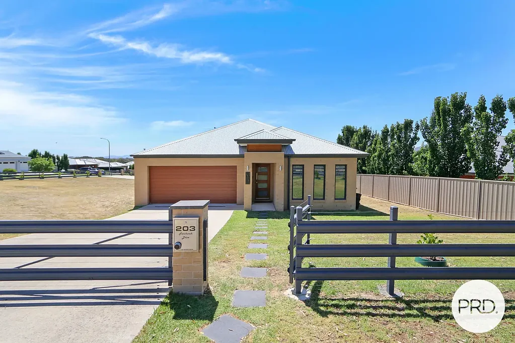 203 Fenchurch Drive, Springdale Heights, NSW 2641