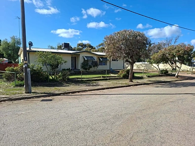 13 Leake Street, Kellerberrin, WA 6410, 4 phòng ngủ, 2 phòng tắm, House