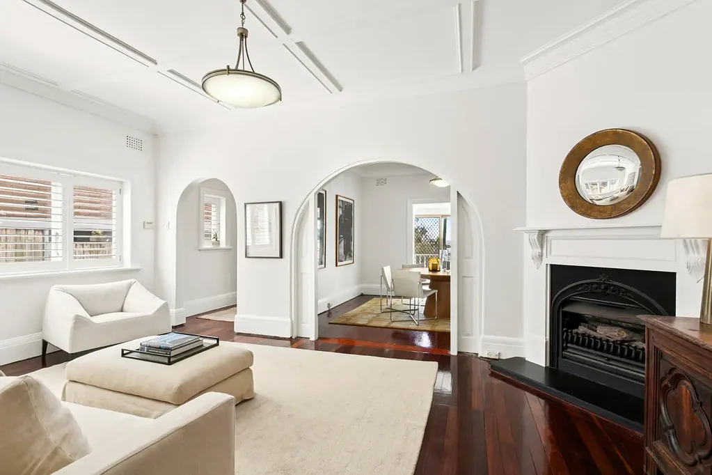 Bellevue Hill 3कमरा North facing semi of space and character in exclusive address