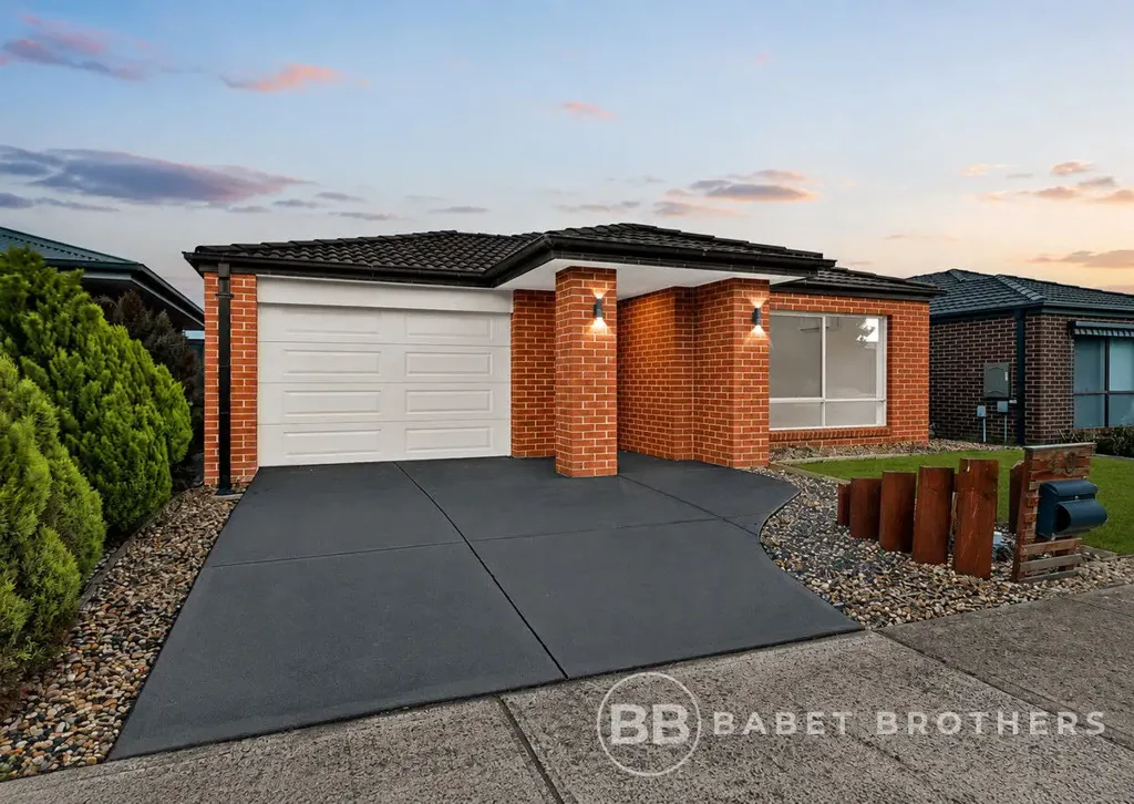 40 falabela Road, Clyde North, VIC 3978