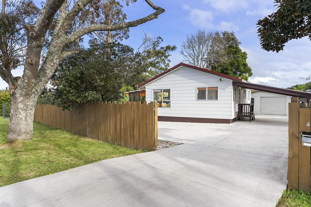 Red Beach 3 Bedroom Your Coastal Haven - A True Kiwi Home