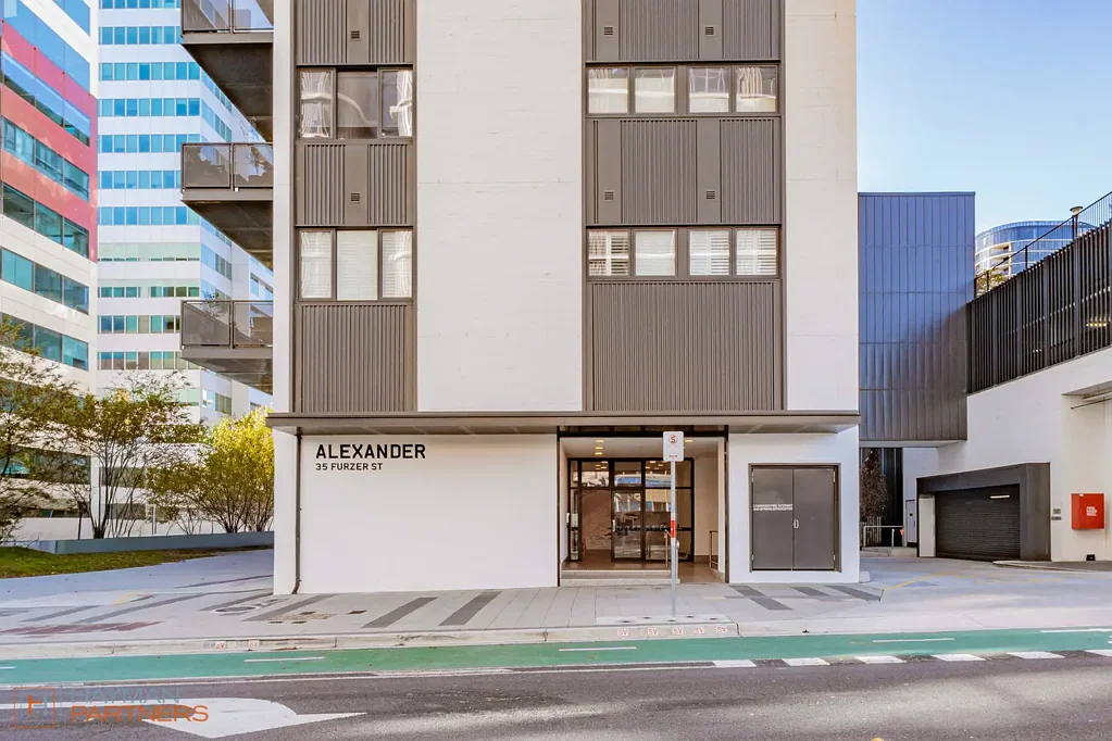 Phillip 1ห้องนอน Industrial Edge Meets Contemporary Comfort