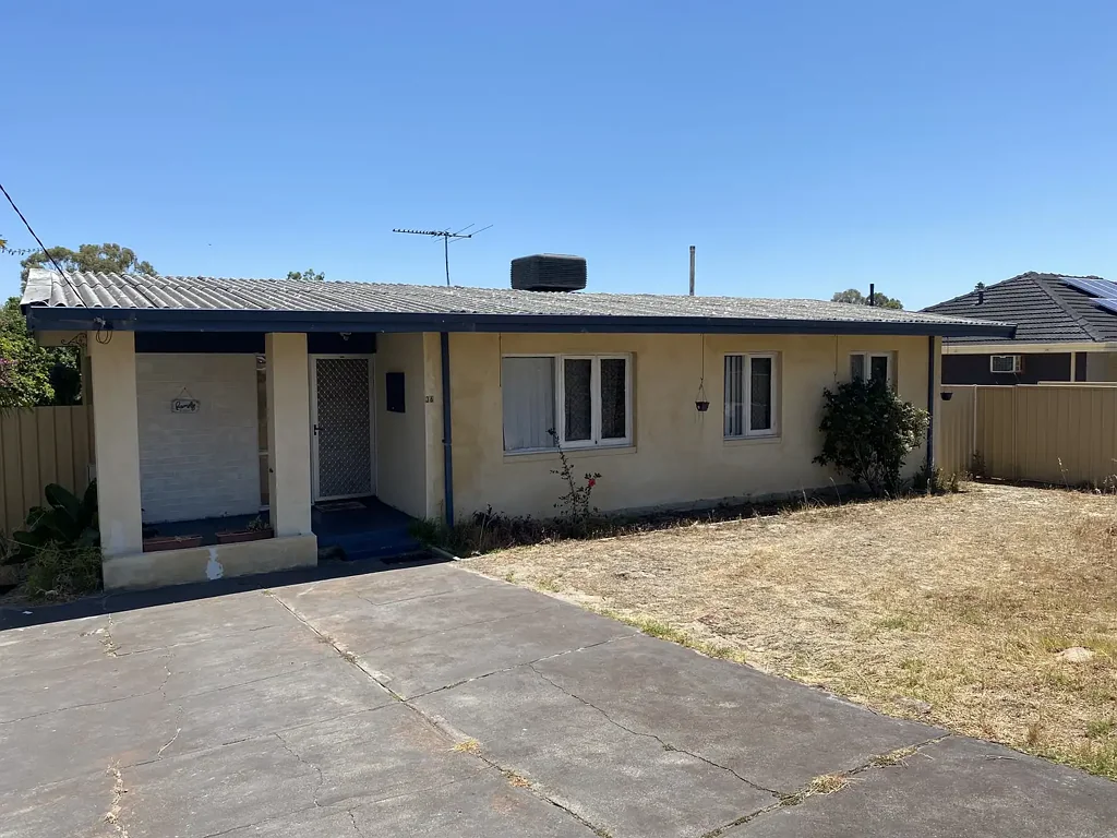 CHARMING 3 x 1 HOME WITH HUGE ENCLOSED PATIO