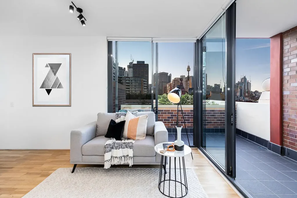 A Savvy Penthouse with Skyline City Views