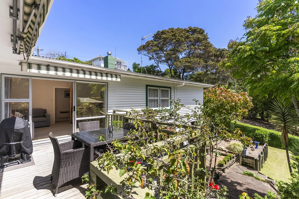 Glenfield 3房 50余年来首次上市！温馨居所，1621㎡地块，绿意环绕，宁静私密，充满潜力，拎包入住！ Vendors Must Sell, Present All Offers!