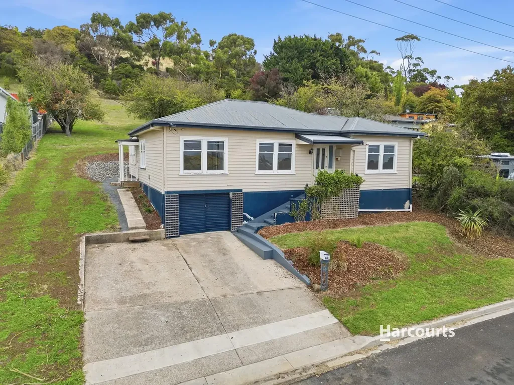 Ulverstone 4房  Elevated Views, Endless Potential…