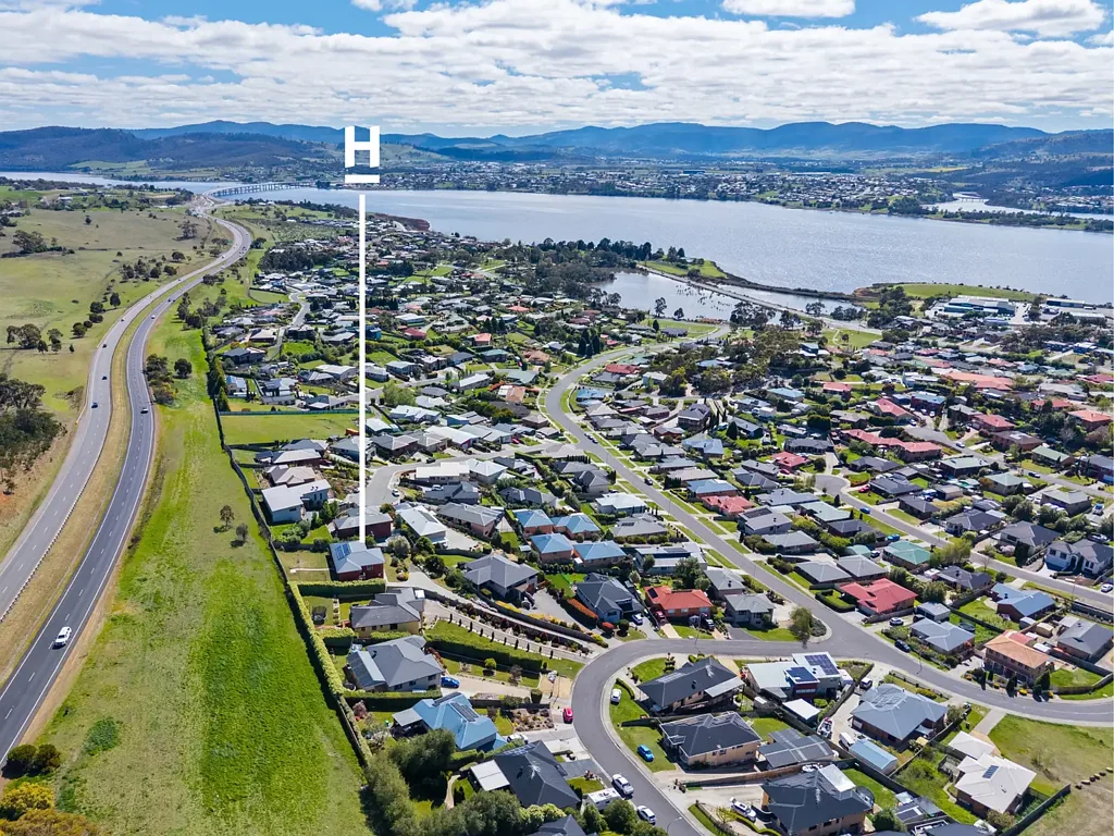 Austins Ferry 6ਬੈੱਡਰੂਮ Substantial Split Level Abode & River Views!