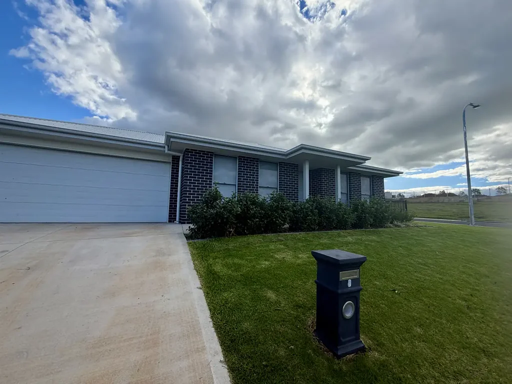 Beautiful 4 bedroom Family Home in Outlook Estate