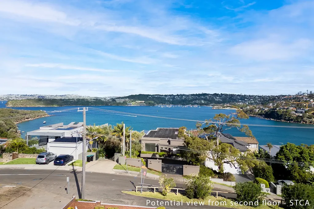 Clontarf 4房 首次上市平房 527平米地块 180度壮丽景观 几代精心维护 宁静家庭死胡同位置 私人捷径通海滩 步行可达村校交通 Once in a lifetime opportunity.
Untapped potential. Dream location.