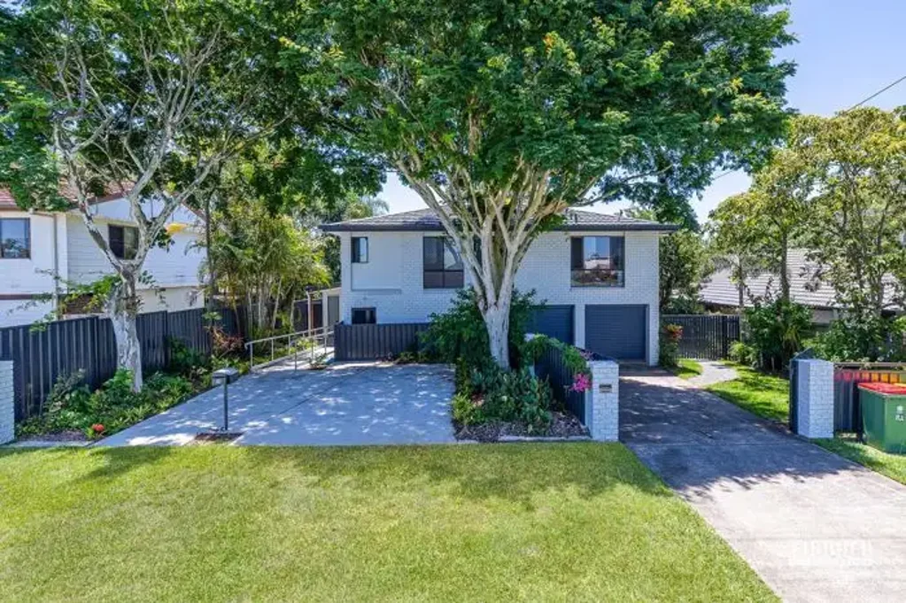 Victoria Point 5ਬੈੱਡਰੂਮ TWO HOMES/DUAL OCCUPANCY!