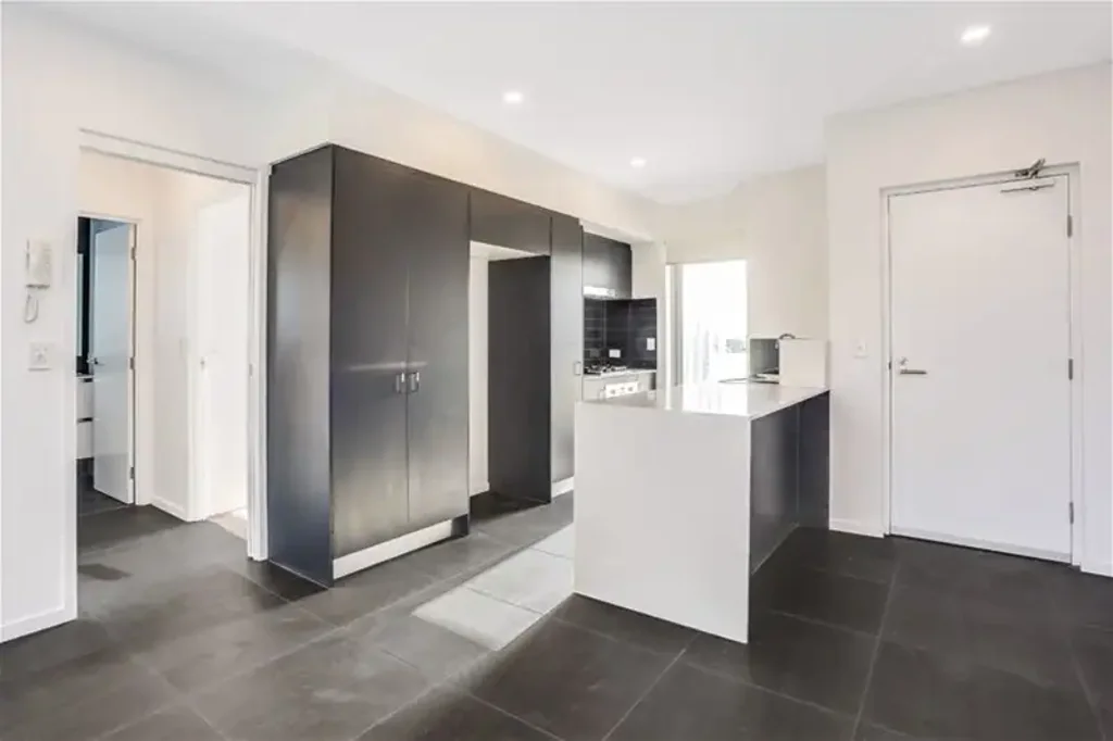 MODERN LOW MAINTENANCE A GREAT LOCATION