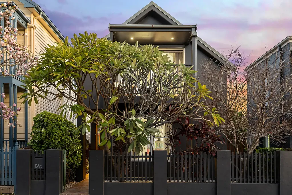 Balmain 4房 设计独特、引人注目的独立式现代住宅 Gorgeous freestanding home of striking modern design