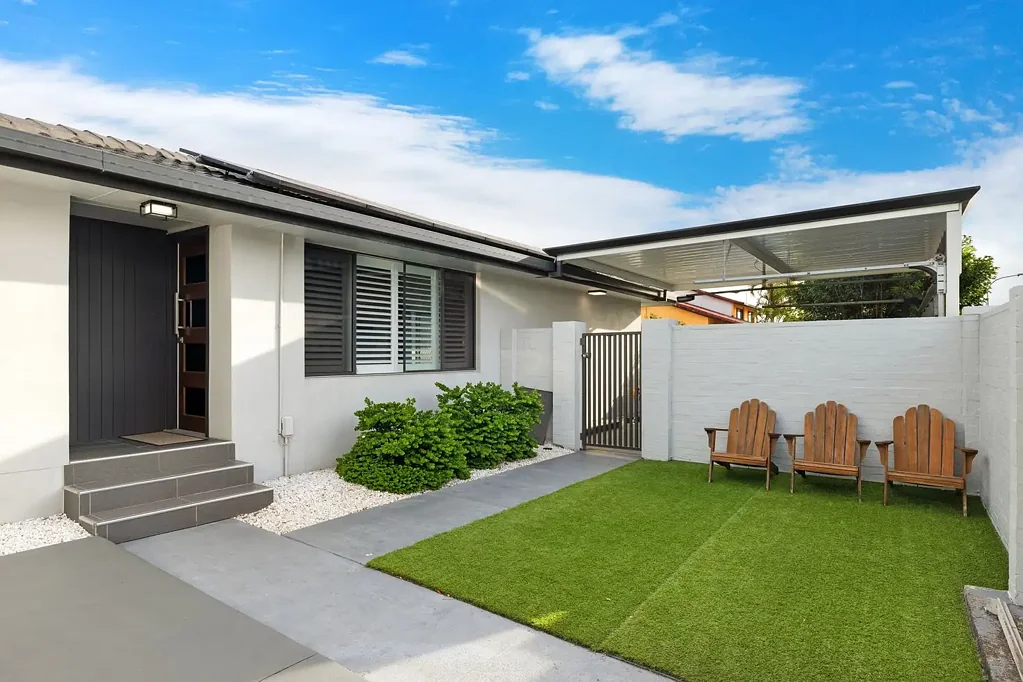 Mermaid Waters 4房  Modern Family Retreat in the Heart of Mermaid Waters