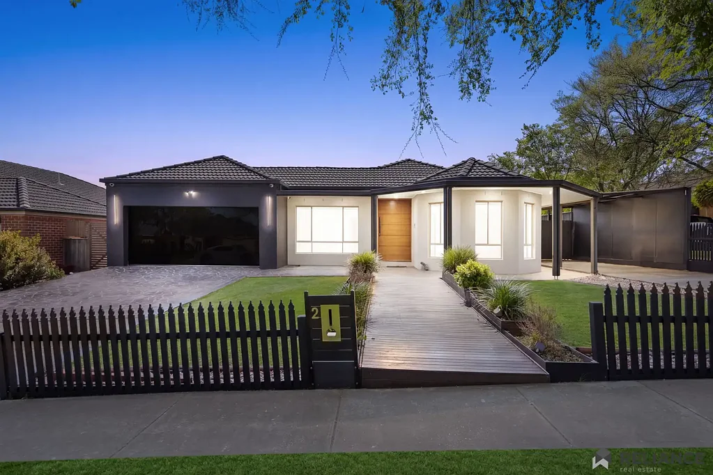 Craigieburn 4 Bedroom ONE OF A KIND, FULLY UPGRADED, READY TO IMPRESS!