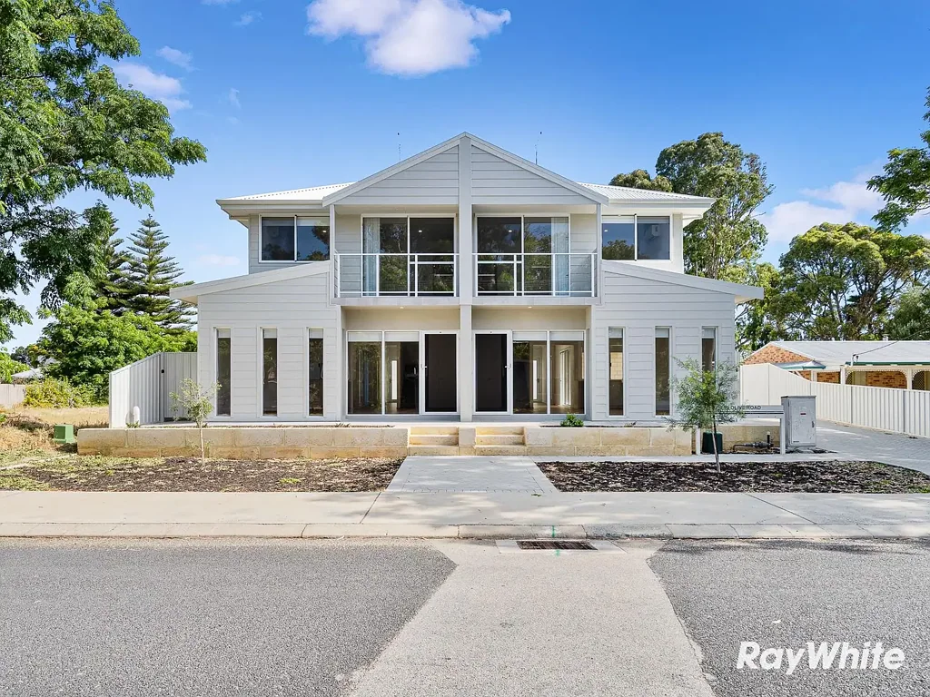 Falcon 3ਬੈੱਡਰੂਮ SENSATIONAL TOWNHOUSE with COMMERCIAL POTENTIAL!