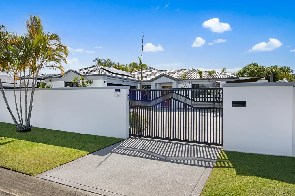 Burleigh Waters 4Kwarto Easy Living Starts Here - Family Home in Prime Position