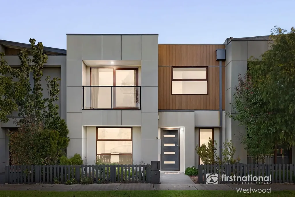 Werribee 3 Bedroom Parkside in the College Zone