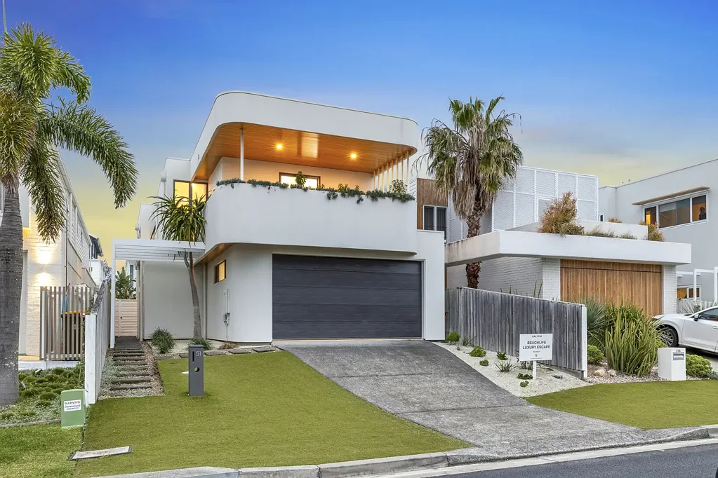 Kingscliff 4Moenga Modern Beachside Living with Pool and Family Appeal