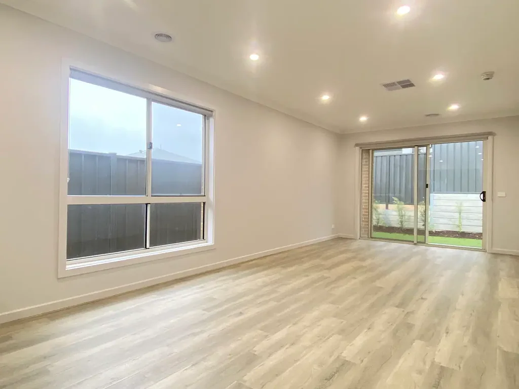 BRAND NEW! Stunning 4 Bedroom House for lease at Berwick!