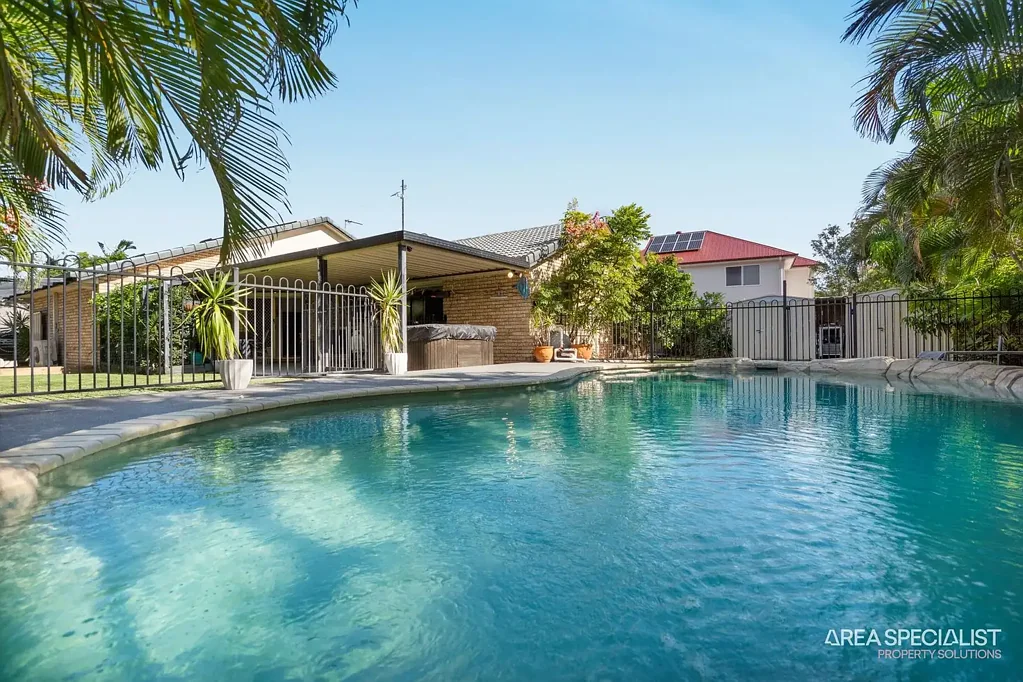 Helensvale 3غرفة نوم Easy Living Lifestyle with Pool, Carport & Side Access