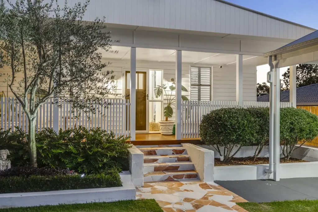 East Toowoomba 4ਬੈੱਡਰੂਮ Unparalleled Luxury in the Heart of East Toowoomba