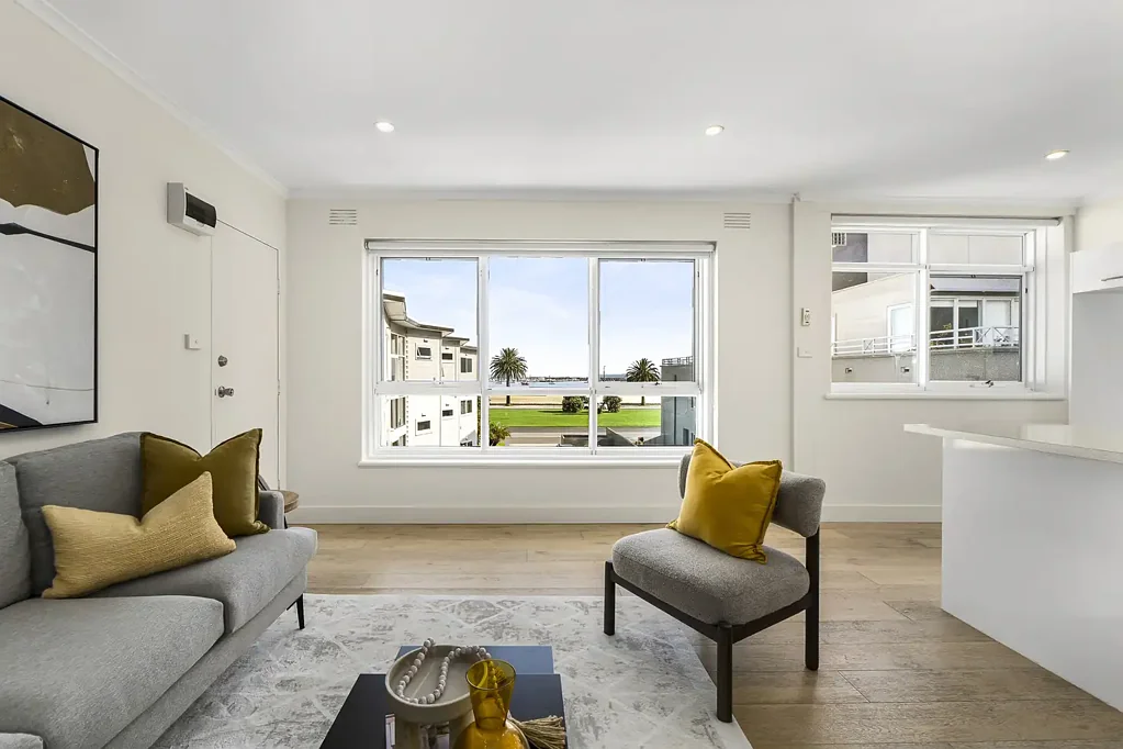 St Kilda West 2房 海湾生活，尽享海湾美景 Bayside Living with Bay Views