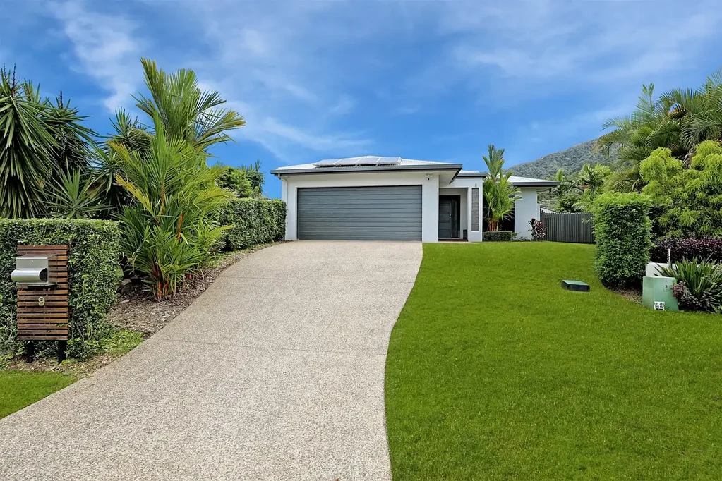 Exceptional Quality Home - Beautiful Gardens - Side Access - Solar