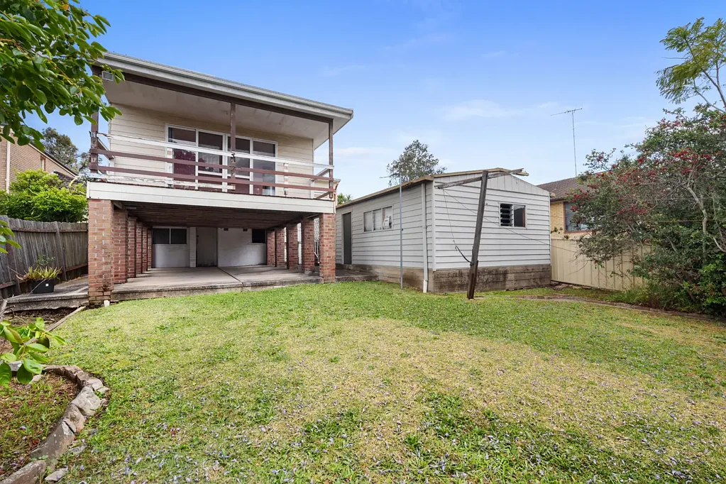 Hurstville 4ਬੈੱਡਰੂਮ Renovate or Rebuild Opportunity on 651m² (S.T.C.A)