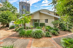 92/10-16 Alexandra Avenue, Mermaid Beach