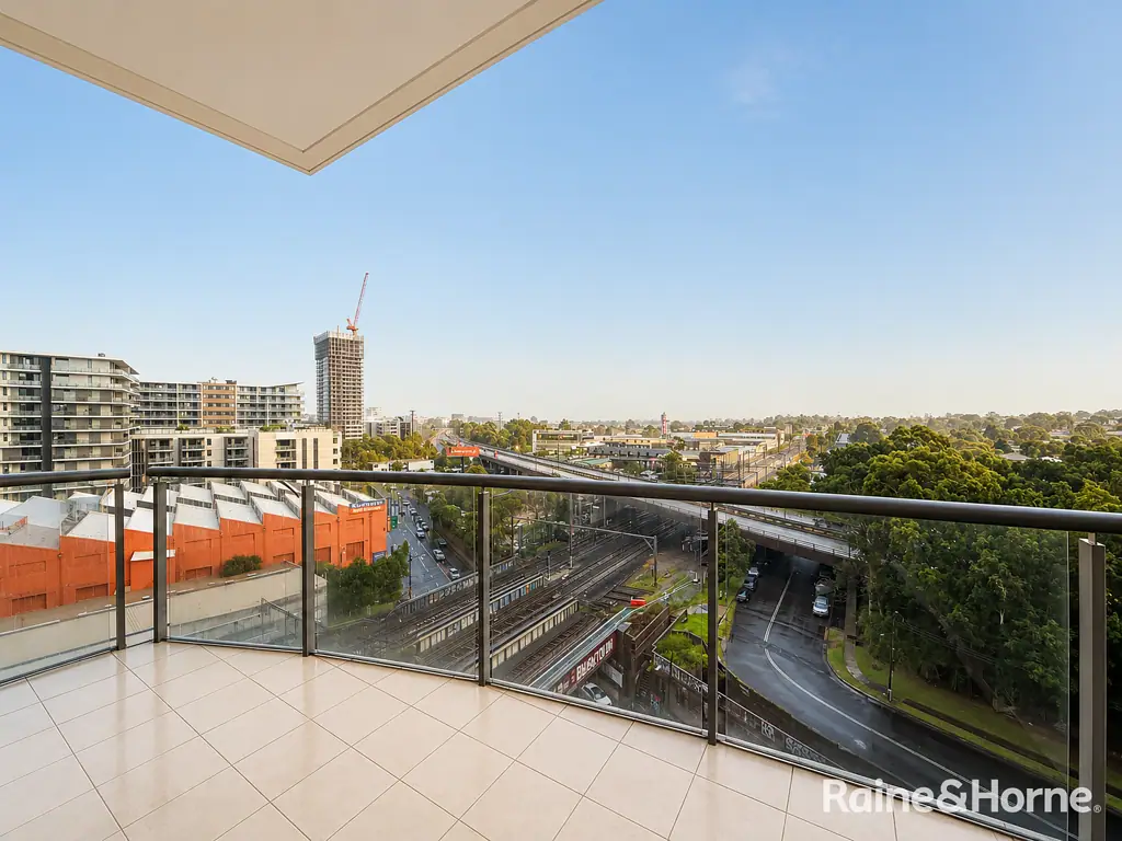 Spacious Timber Floored Top Floor Penthouse Style Three Bedroom Apartment