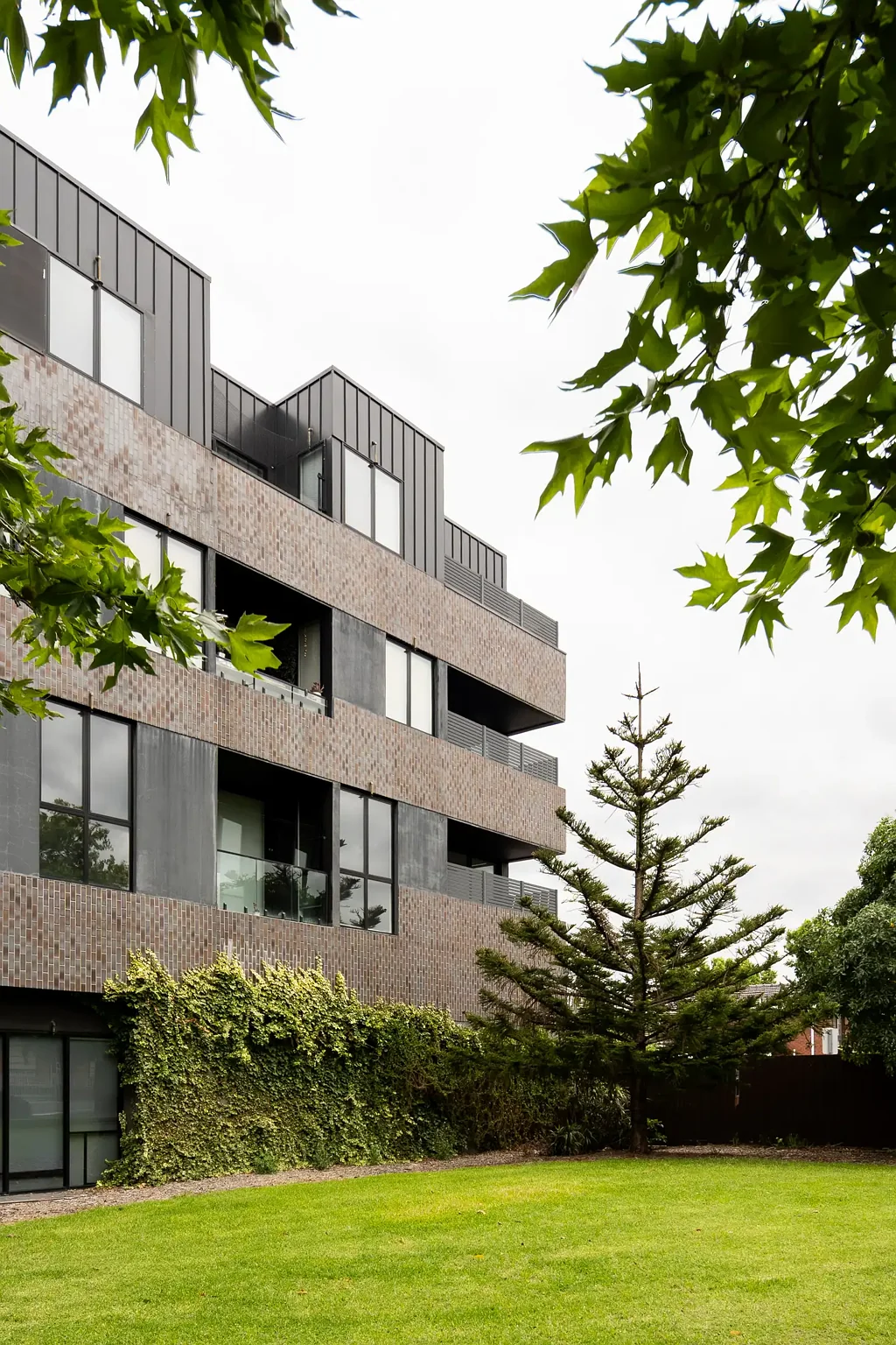 Footscray 2બેડરૂમ City-Edge Luxury: Light, Location, and Lifestyle Unlocked