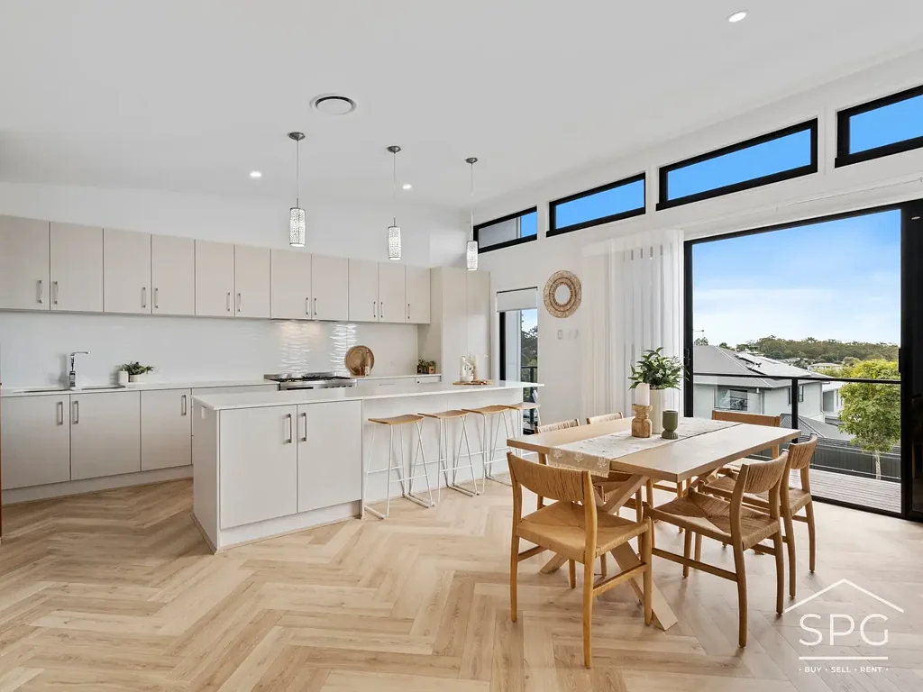 Belmont 4chambre Architectural Luxury with Sweeping Views