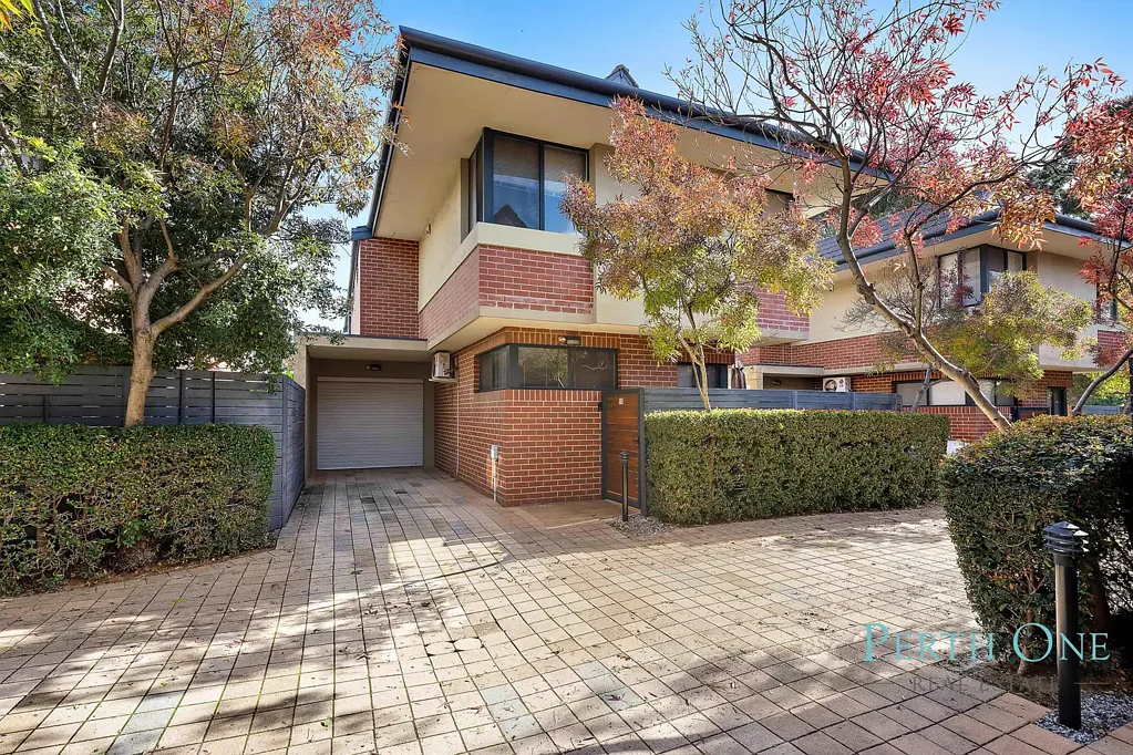 An Exceptional Residence in the Heart of Attadale !!