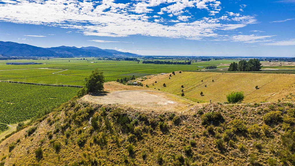Renwick Panoramic building site, duck ponds and grazing