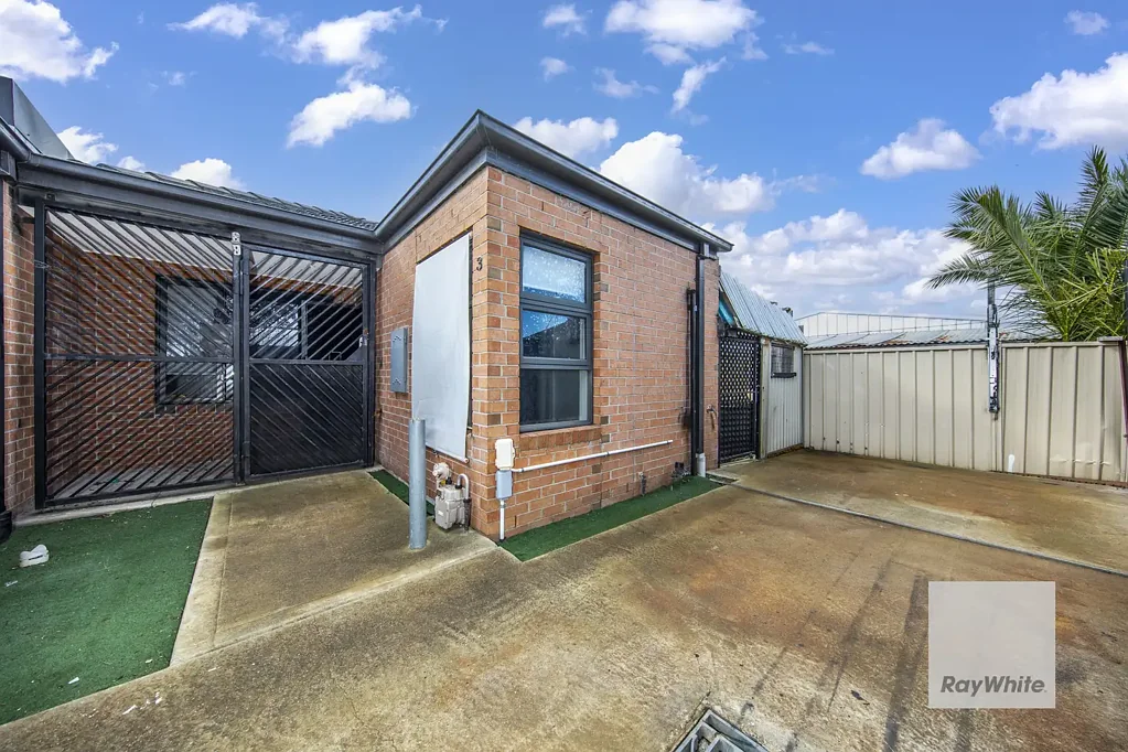 Unit in Prime Location