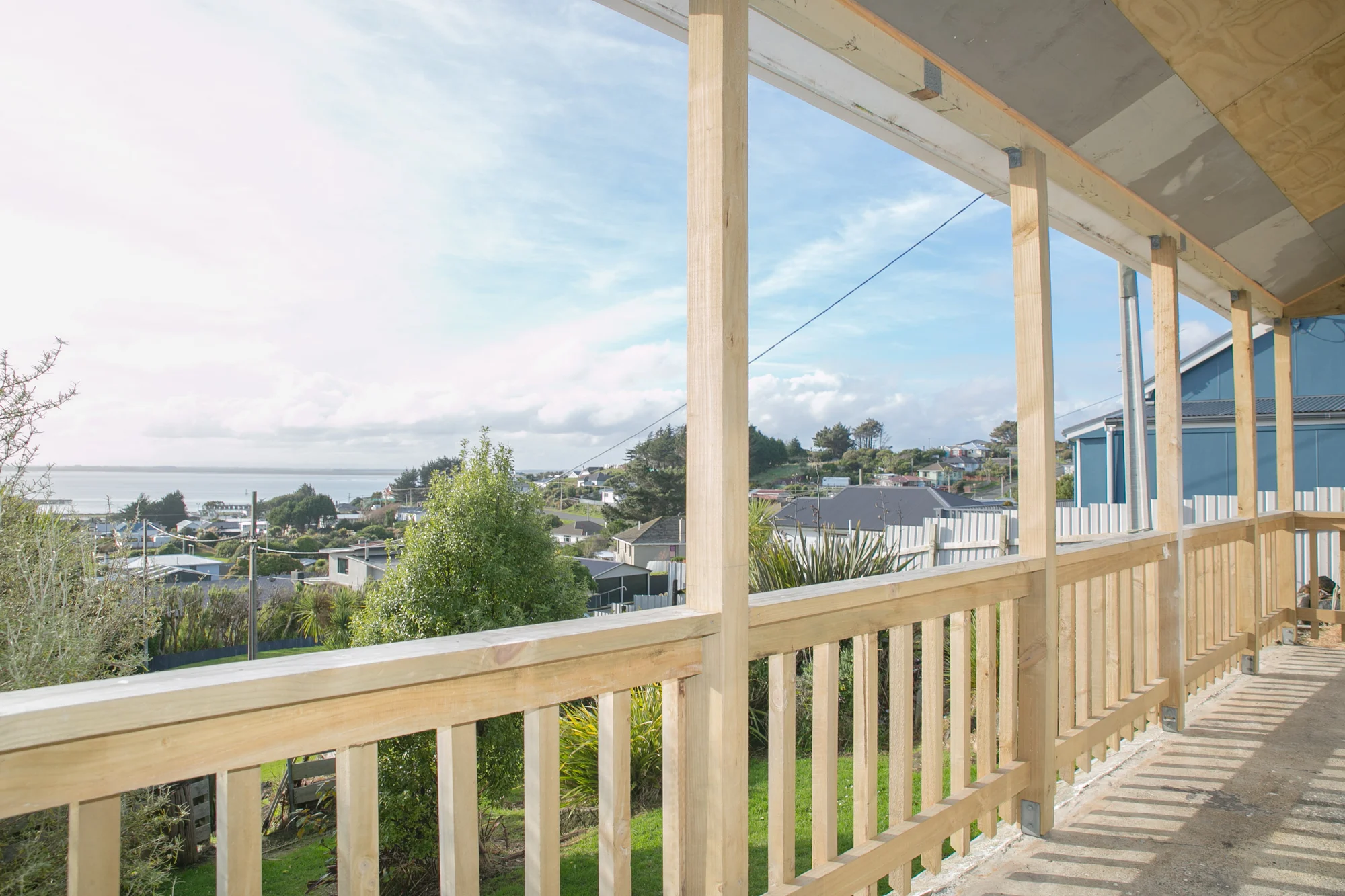 Bluff 3 Bedroom Spacious Family Home With Harbour Views !