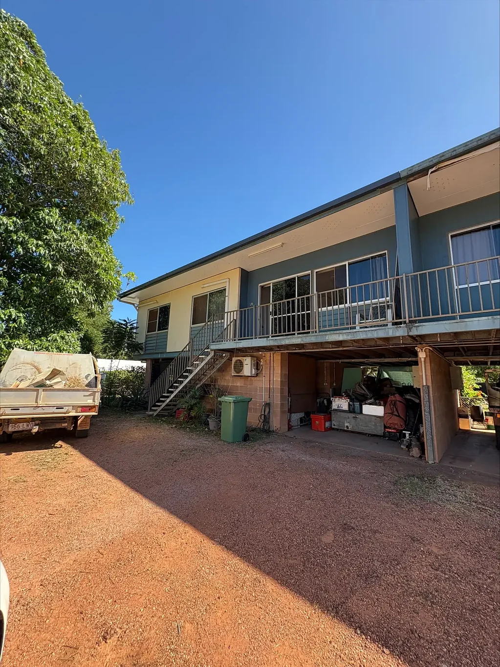 Trunding 2બેડરૂમ HIGHSET DUPLEX LOCATED IN TRUNDING WITH A LARGE YARD!