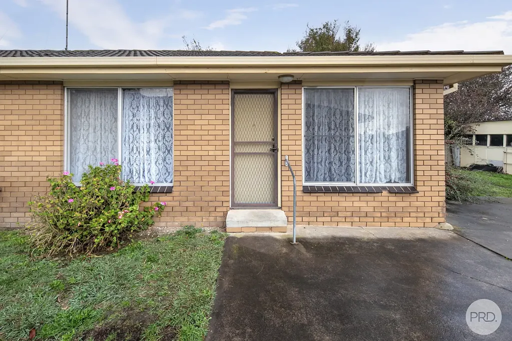 TIDY ONE BEDROOM UNIT WITHIN WALKING DISTANCE TO STOCKLAND WENDOUREE