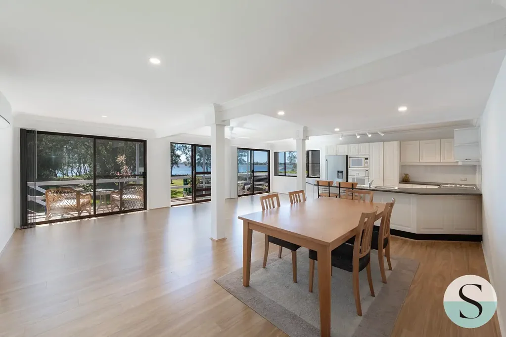 Gorokan 3ห้องนอน Incredible Views, Private Frontline Positioning, Level 1,231m² Waterfront Reserve, Lifestyle or Holiday Living, Room for the Boats, Cars, Toys & More!