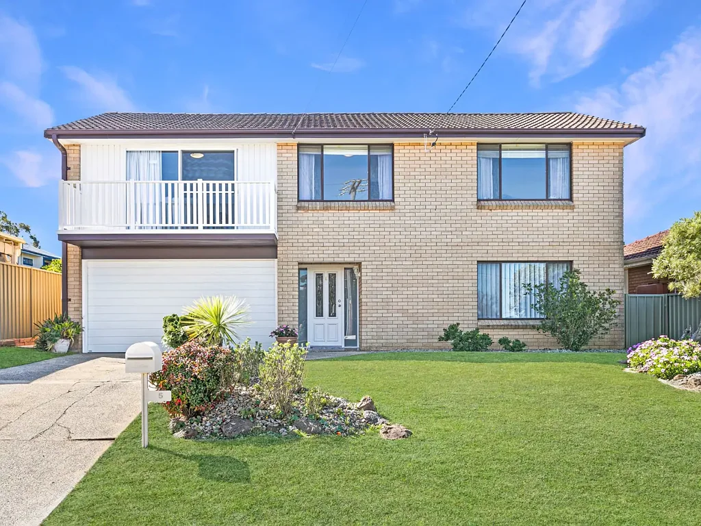 Engadine 4ਬੈੱਡਰੂਮ Spacious Brick Home with Sunlit Interiors and Family-Friendly Yard