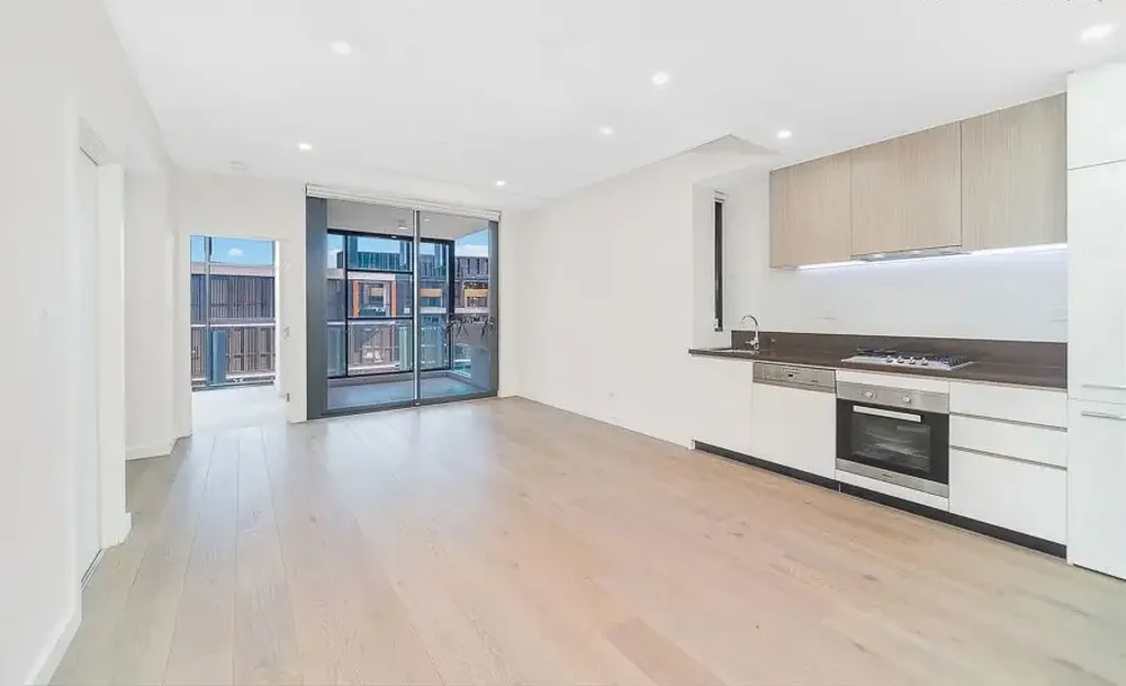 Well Kept One Bedroom Apartment Plus Study