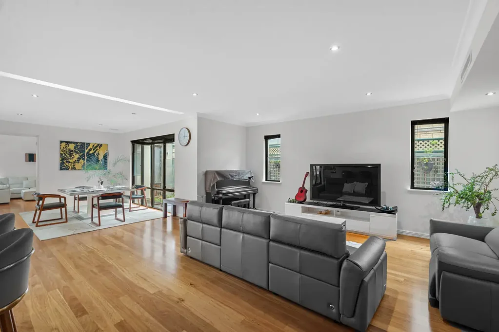 South Perth 4Kwarto Substantial South Perth Residence | Approx. 435sqm of Total Building Area