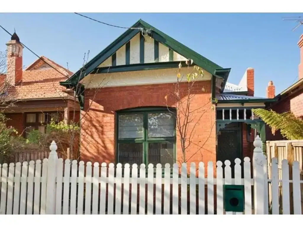 CHARACTER FILLED FREESTANDING 2 BEDROOM EDWARDIAN!