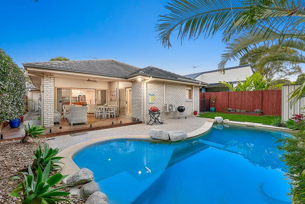 North Lakes 4 Bedroom Elegant Family Living in Woodsides Finest Pocket!