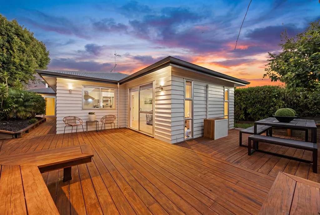 Te Atatu Peninsula 3 Bedroom DREAMY FIRST HOME WITH GARAGE
