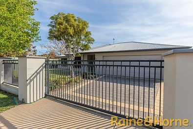 Dubbo 5Habitaciones Grand Scale Family Luxury with Poolside Perfection